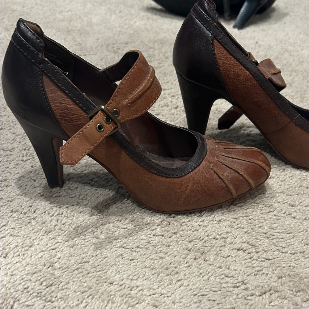 Crown Vintage Two-Tone Brown Heels